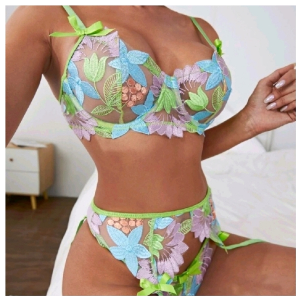 Floral Embroidery Underwire Garter Lingerie Set
